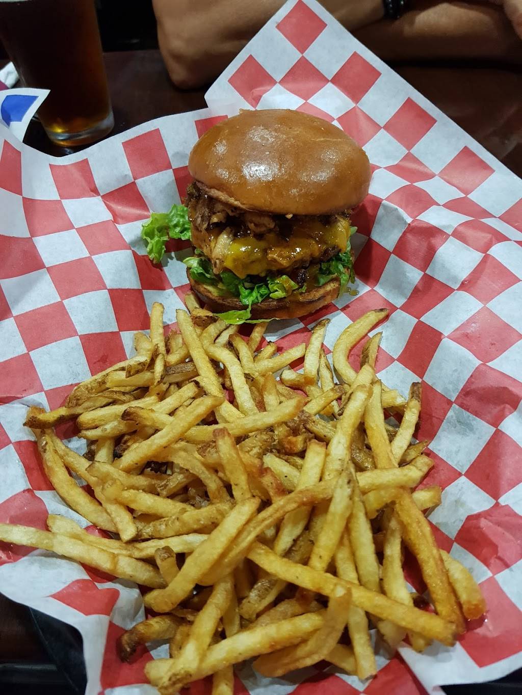 Patriots Grill | restaurant | 7313 Main St, Gloucester, VA 23061, USA | 8048249703 OR +1 804-824-9703