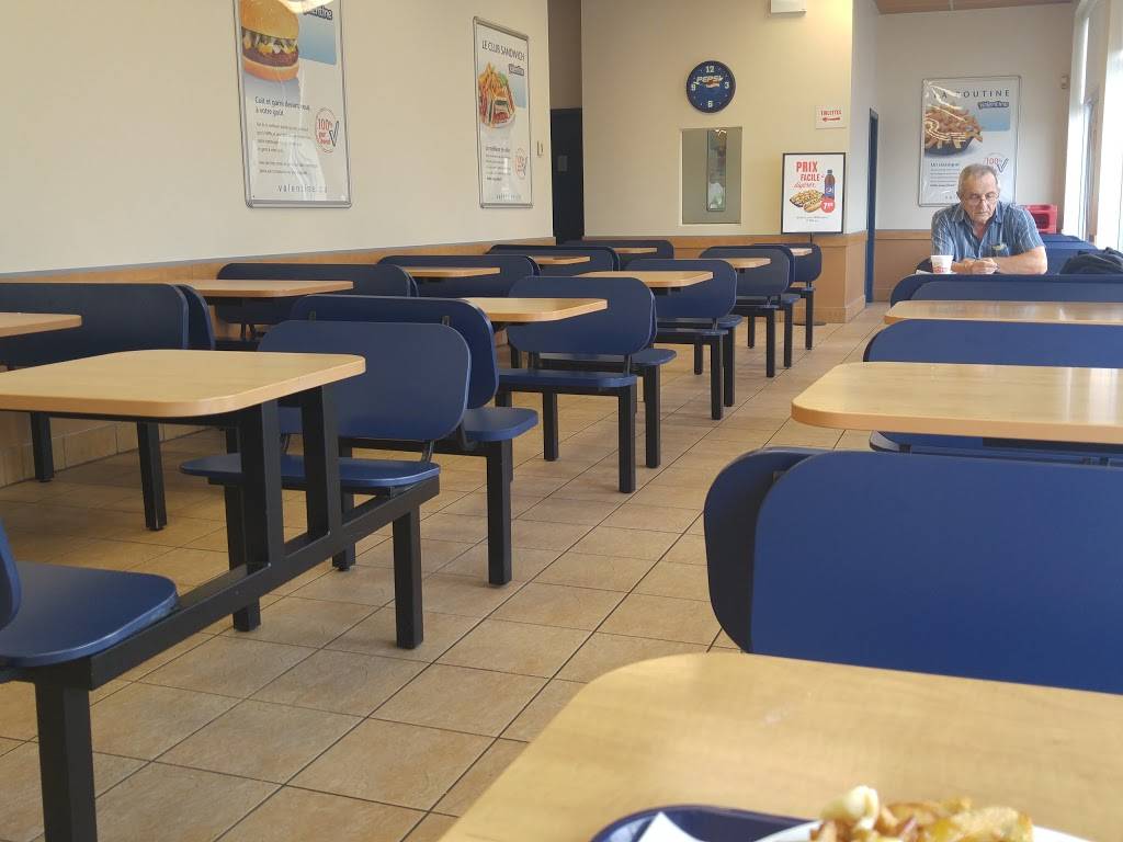 Valentine | restaurant | 2705 Rue Dessaulles, Saint-Hyacinthe, QC J2S 2V6, Canada | 4502231888 OR +1 450-223-1888