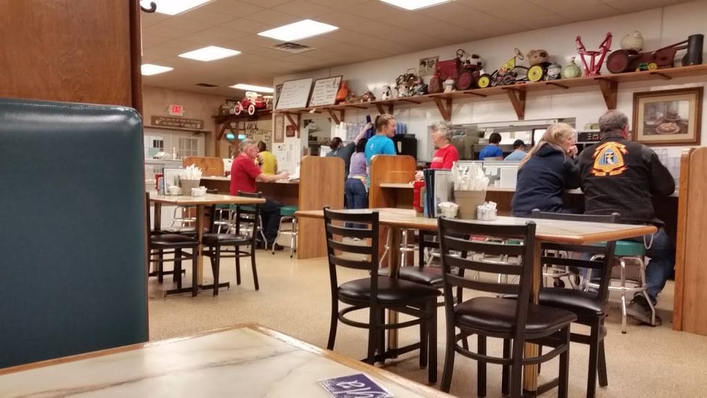 Klunders Kafe | restaurant | 929 W Milwaukee St, New Hampton, IA 50659, USA | 6413944973 OR +1 641-394-4973