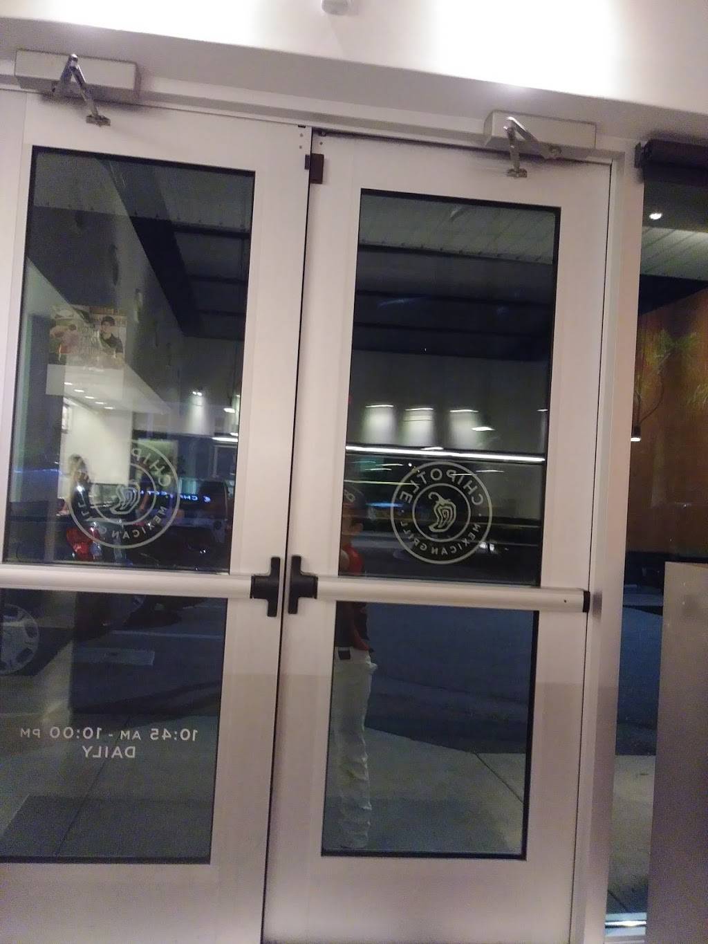 Chipotle Mexican Grill | restaurant | 3540 4th St N, St. Petersburg, FL 33704, USA | 7275256247 OR +1 727-525-6247