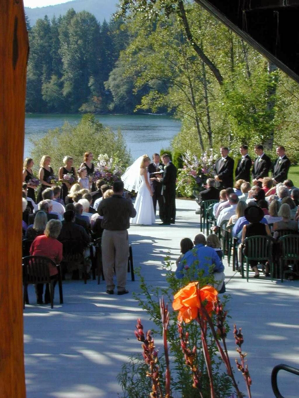 Lewis River Golf North Fork Grill | restaurant | 3209 Old Lewis River Rd, Woodland, WA 98674, USA | 3602258254 OR +1 360-225-8254