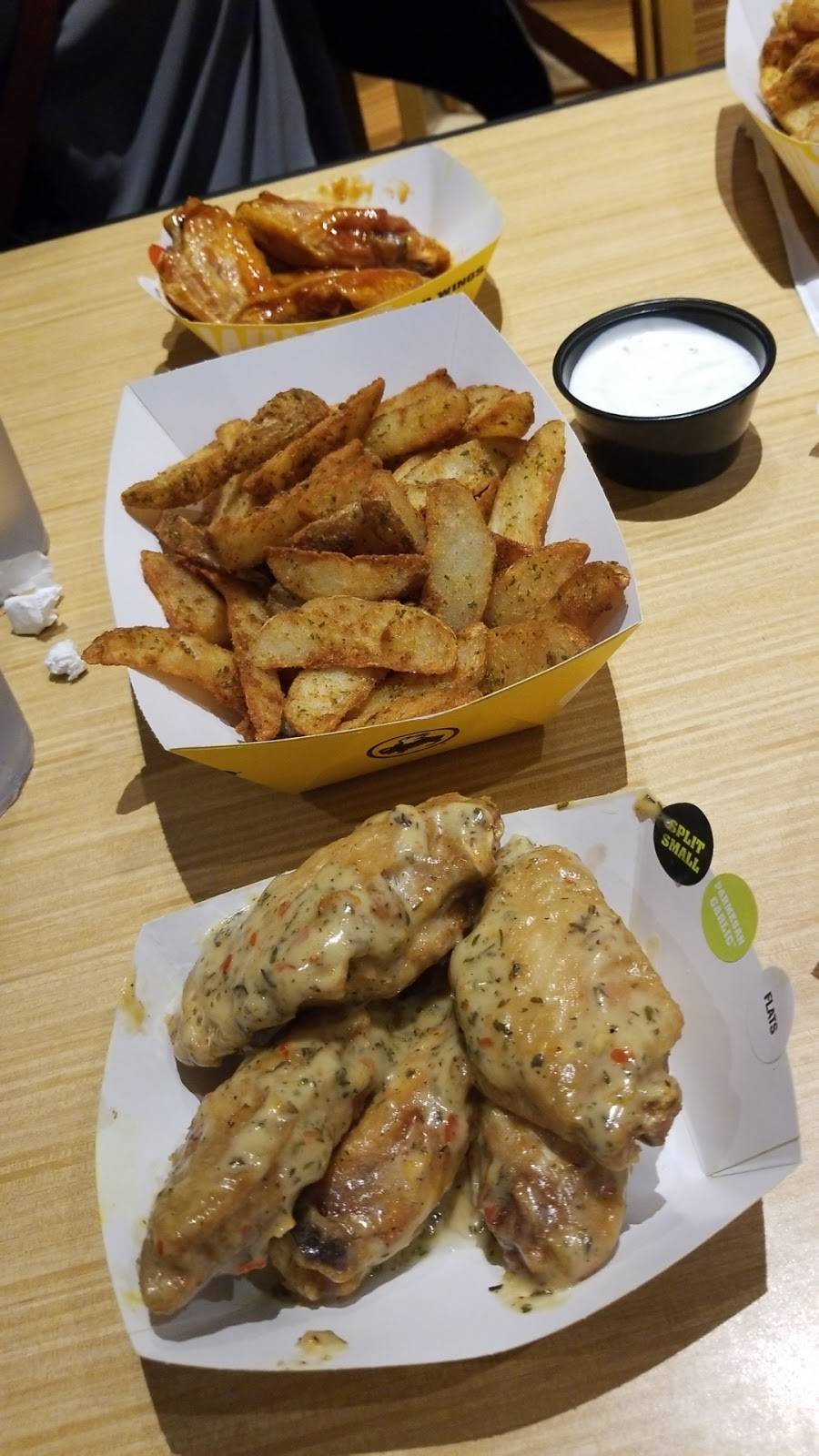 Buffalo Wild Wings | restaurant | 17195 Tomball Pkwy, Houston, TX 77064, USA | 2819557800 OR +1 281-955-7800