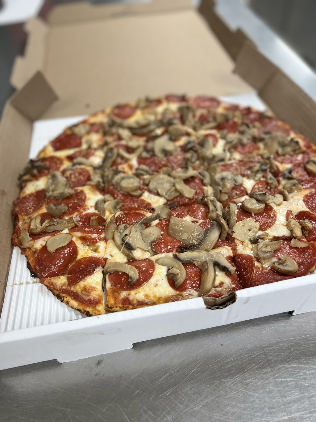 LakeBound Pizza, LLC | meal takeaway | 12404 Lancaster St, Millersport, OH 43046, United States | 7404087000 OR +1 740-408-7000