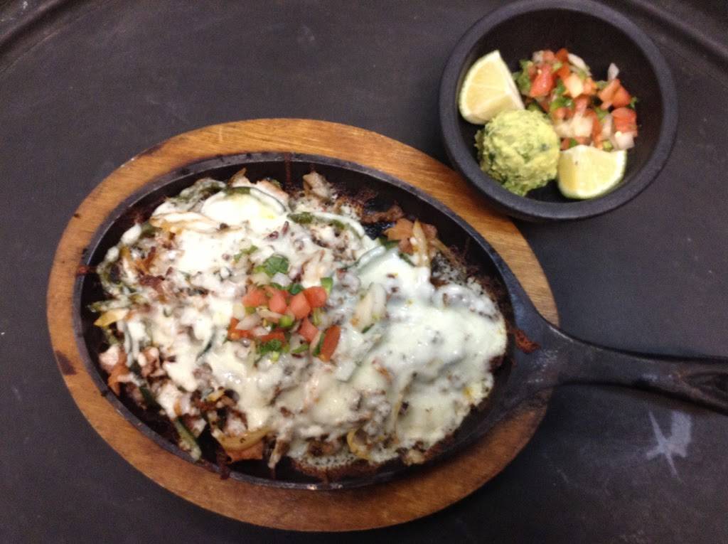 Super Tortas y Antojitos Los Chinelos | restaurant | 1730 W Randol Mill Rd #146, Arlington, TX 76012, USA | 8177953977 OR +1 817-795-3977