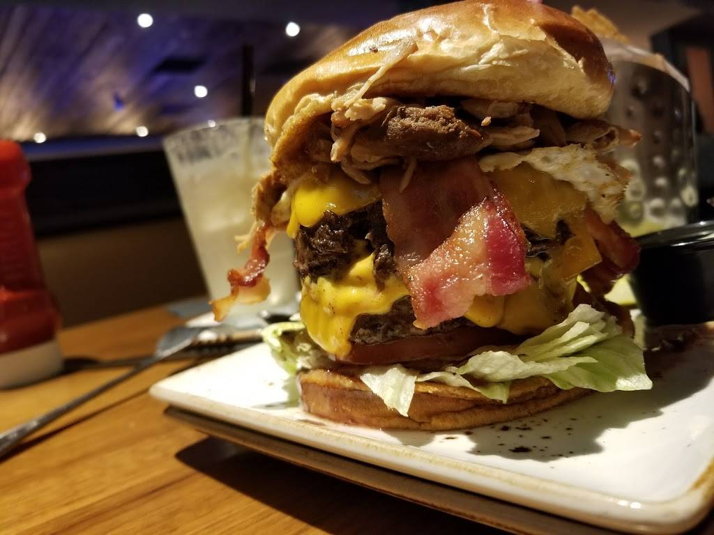 B-LUX GRILL & BAR | restaurant | 1481 Wisconsin Dells Pkwy, Wisconsin Dells, WI 53965, USA | 6082547999 OR +1 608-254-7999