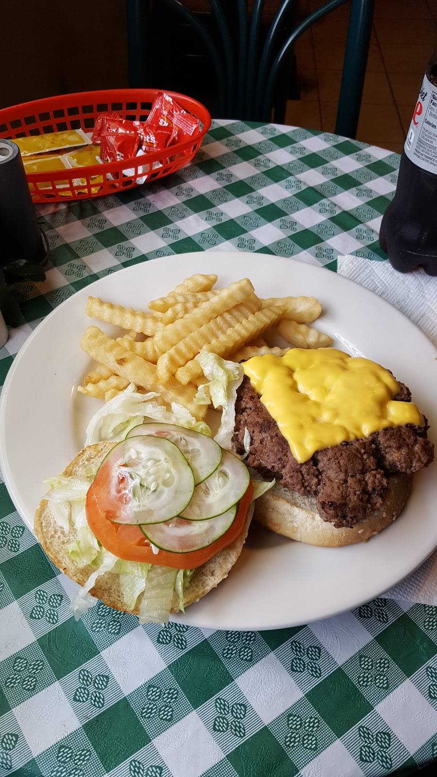 H & R Sweet Shop | restaurant | 102 Royall Ave, Mt Pleasant, SC 29464, USA | 8438842118 OR +1 843-884-2118