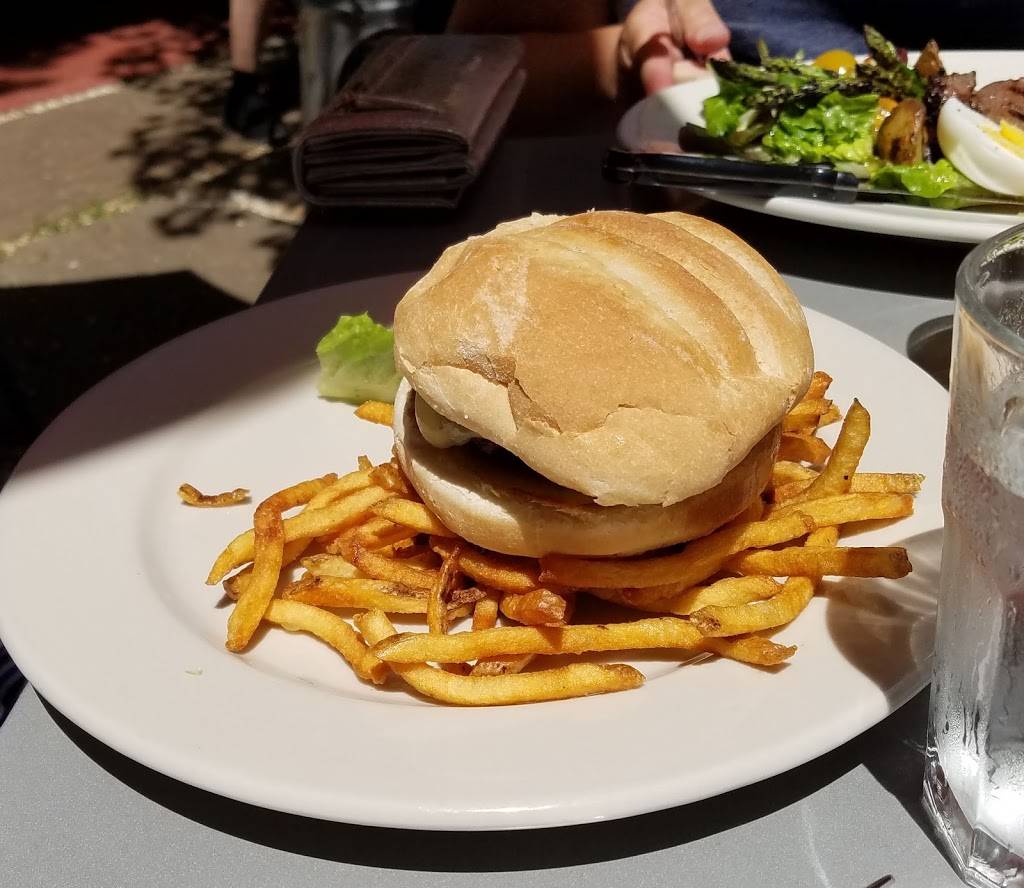 Bitter End | restaurant | 2118 Post Rd, Wells, ME 04090, USA | 2073600904 OR +1 207-360-0904