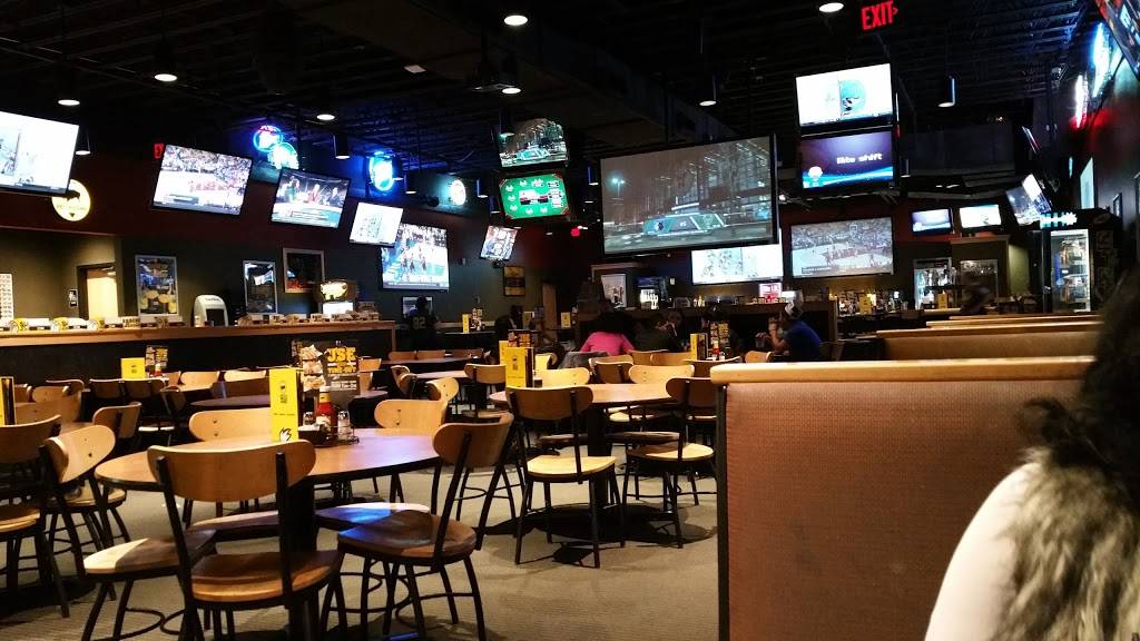 Buffalo Wild Wings | restaurant | 6801 Dixie Hwy, Louisville, KY 40258, USA | 5029351997 OR +1 502-935-1997