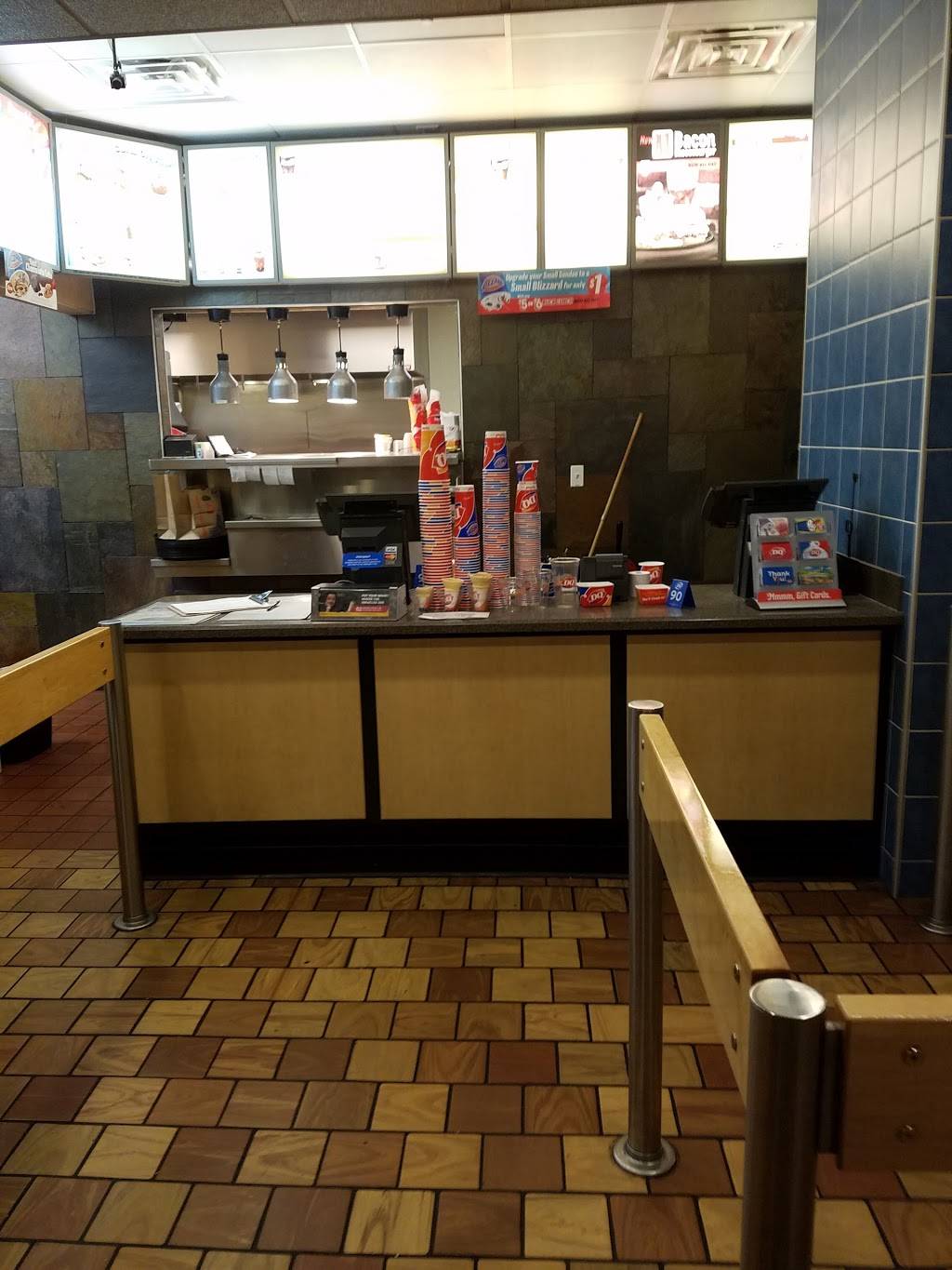 Dairy Queen Grill & Chill | restaurant | 1495 Elmhurst Rd, Des Plaines, IL 60018, USA | 8473547567 OR +1 847-354-7567