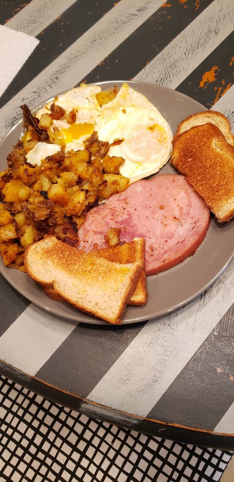 Breakfast at Shellys | restaurant | 740 E Warrington Ave, Pittsburgh, PA 15210, USA | 4122456785 OR +1 412-245-6785