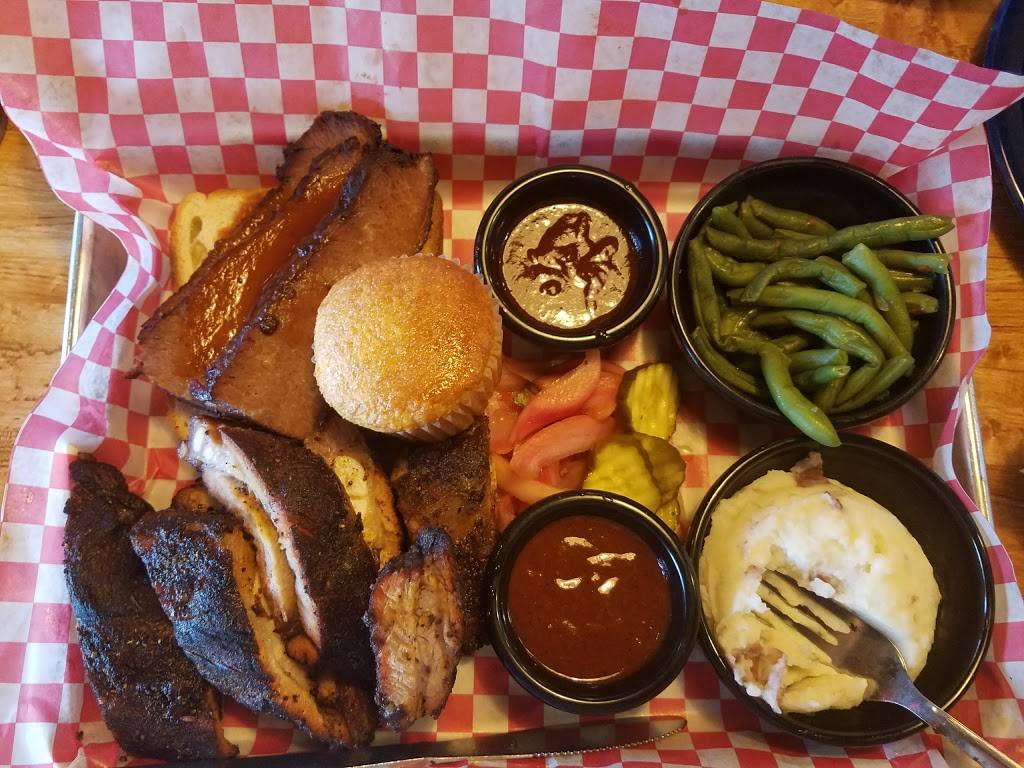 Famous Daves Bar-B-Que | restaurant | 4931 Houston Rd, Florence, KY 41042, USA | 8596477788 OR +1 859-647-7788
