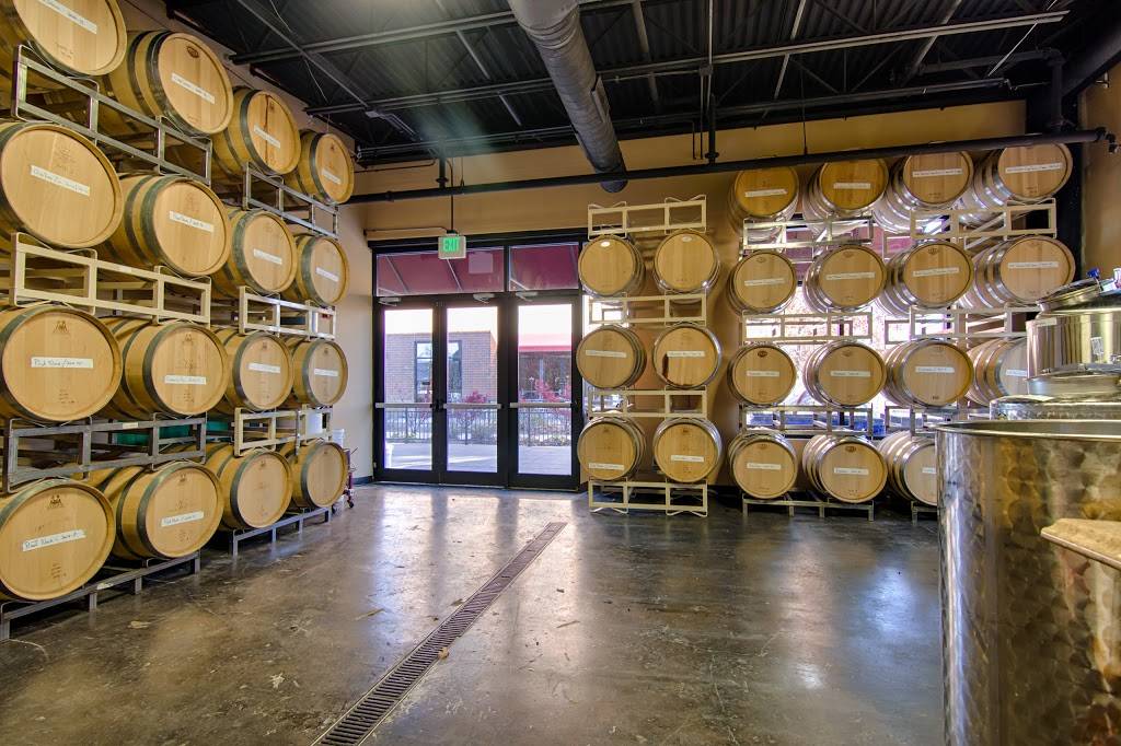 Village Vintner Winery & Brewery | restaurant | 2380 Esplanade Dr, Algonquin, IL 60102, USA | 8476584900 OR +1 847-658-4900