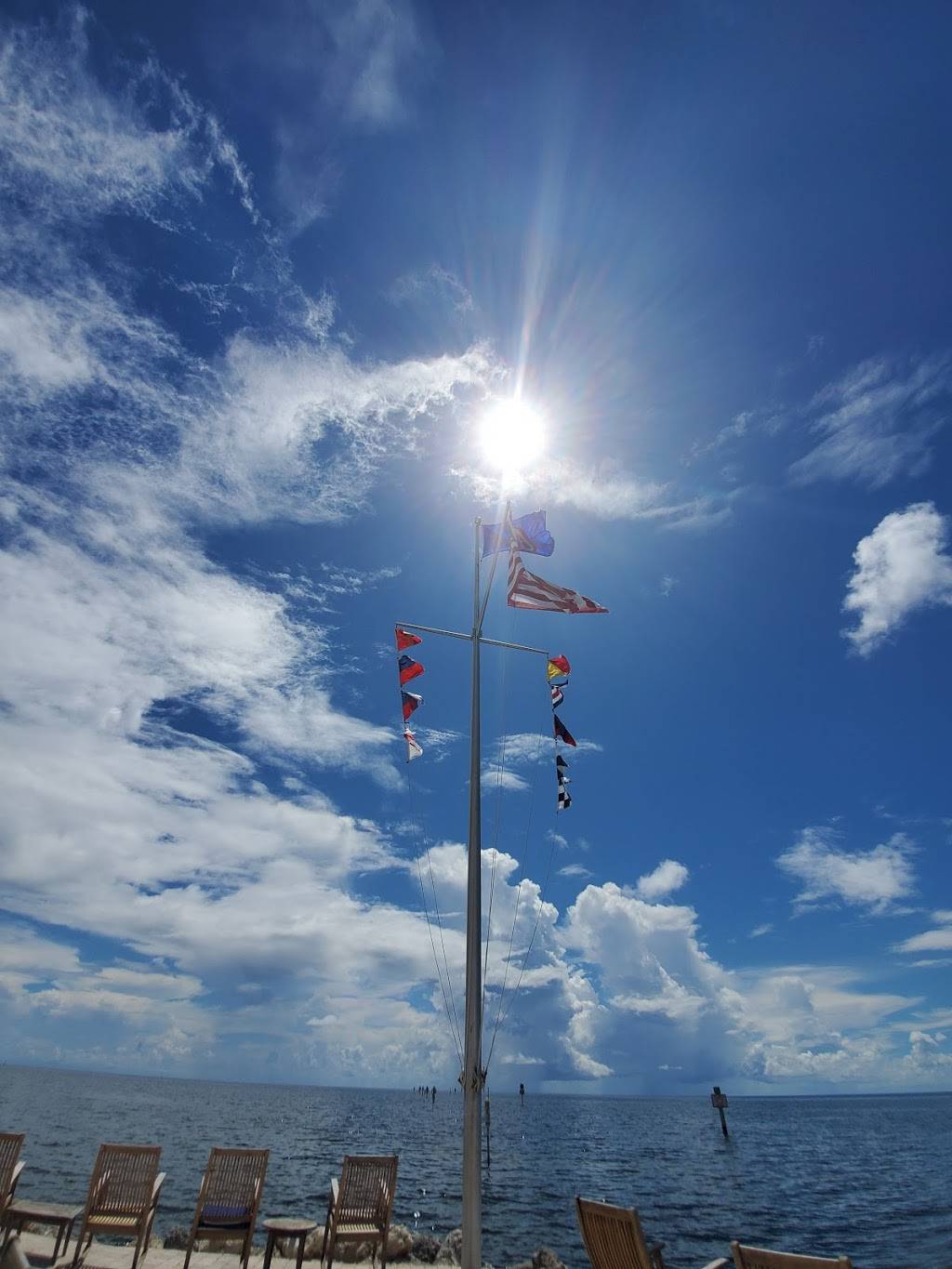 Raw Bar | restaurant | 1 Fishing Village Dr, Key Largo, FL 33037, USA | 3053672611 OR +1 305-367-2611