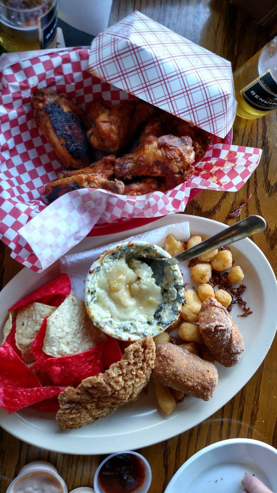 Stenys Tavern & Grill | restaurant | 800 S 2nd St, Milwaukee, WI 53204, USA | 4146727139 OR +1 414-672-7139