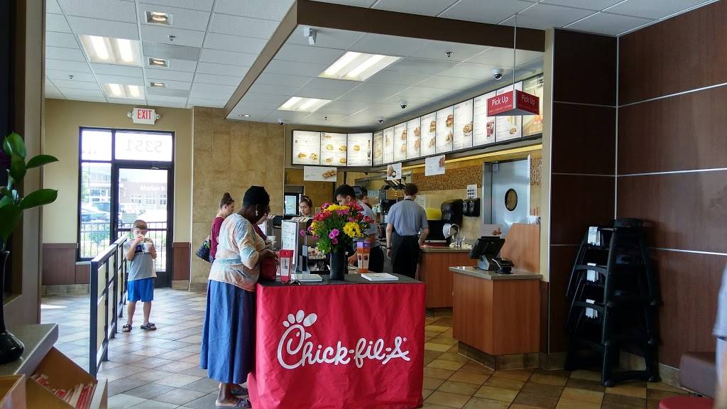 Chick-fil-A | restaurant | 5351 S 76th St, Greendale, WI 53129, USA | 4144230853 OR +1 414-423-0853