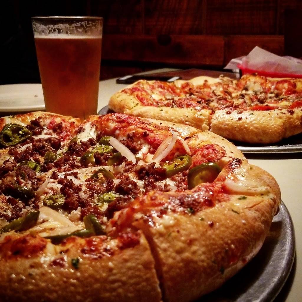 Hounddogs 3 Degree Pizza | restaurant | 2657 N High St, Columbus, OH 43202, USA | 6142614686 OR +1 614-261-4686