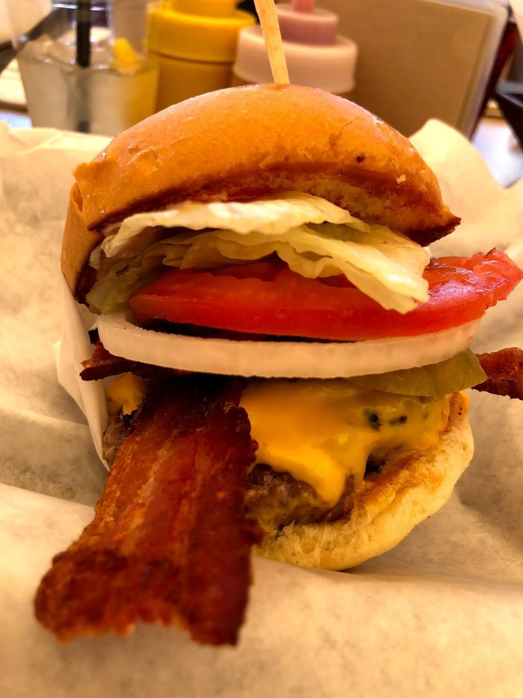 Tylers Burgers | restaurant | 6603, 149 S Indian Canyon Dr, Palm Springs, CA 92262, USA | 7603252990 OR +1 760-325-2990