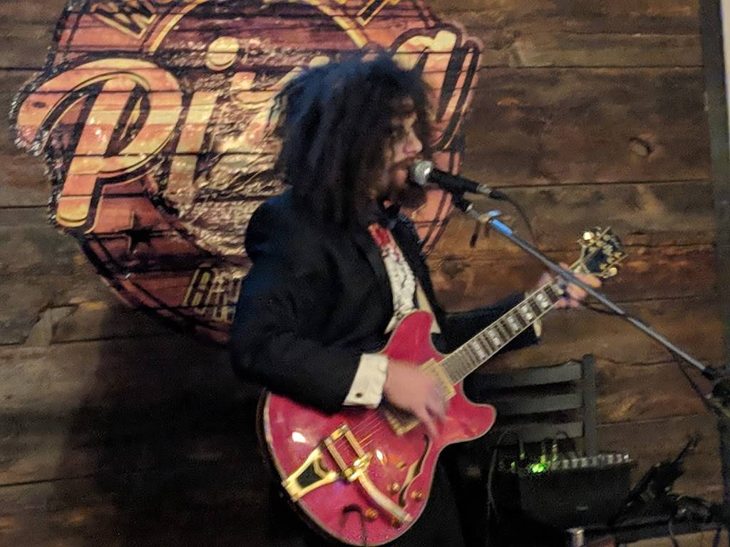 Woodcraft Pizza & Bar | restaurant | 47 Talbot St N, Essex, ON N8M 1A3, Canada | 5199619321 OR +1 519-961-9321