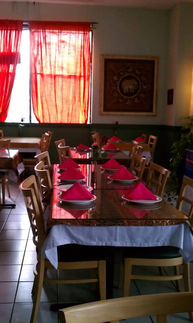 Royal Thai Restaurant | restaurant | 13576 Harbor Blvd B1, Garden Grove, CA 92843, USA | 7145302060 OR +1 714-530-2060