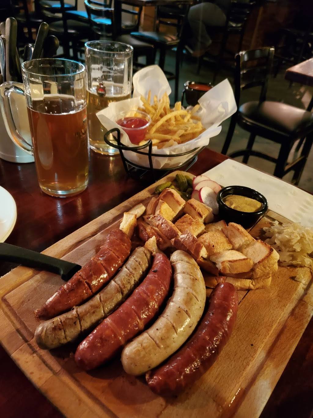 Berliner Pub | restaurant | 221 Main Ave S, Renton, WA 98057, USA | 4252771111 OR +1 425-277-1111