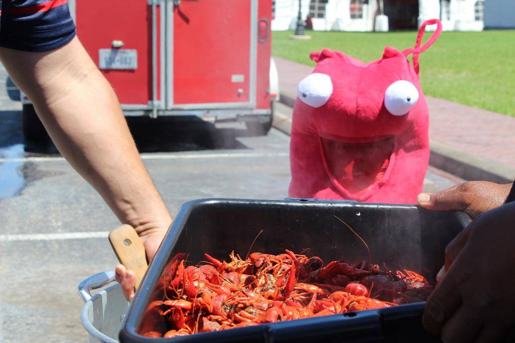 Craven Crawfish | restaurant | 7957 C E King Pkwy, Houston, TX 77044, USA | 8324867955 OR +1 832-486-7955