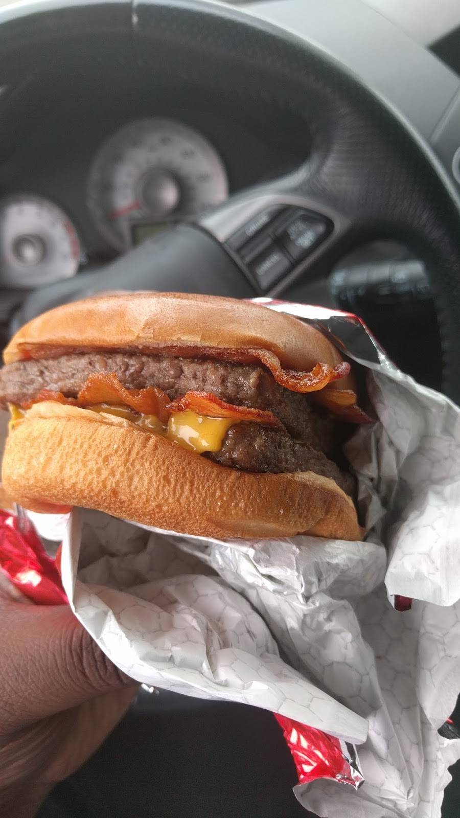 Wendys | restaurant | 12614 Limonite Ave, Corona, CA 92880, USA | 9517351274 OR +1 951-735-1274