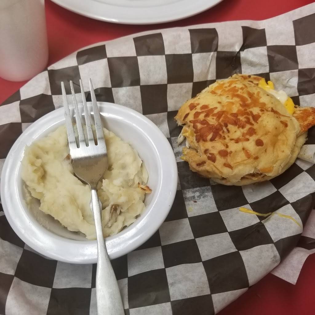 Raes Diner | restaurant | 1552 Cook Pkwy, Oceana, WV 24870, USA | 3046823039 OR +1 304-682-3039