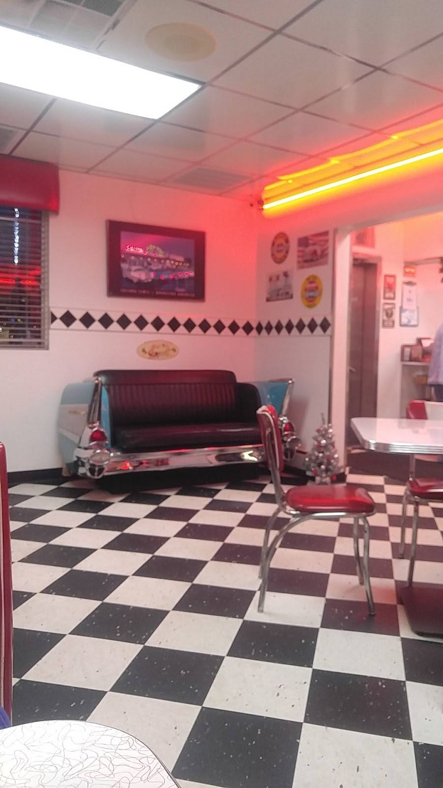 Foxs Pizza Den | restaurant | 128 W Allegheny St, Martinsburg, PA 16662, USA | 8147933366 OR +1 814-793-3366