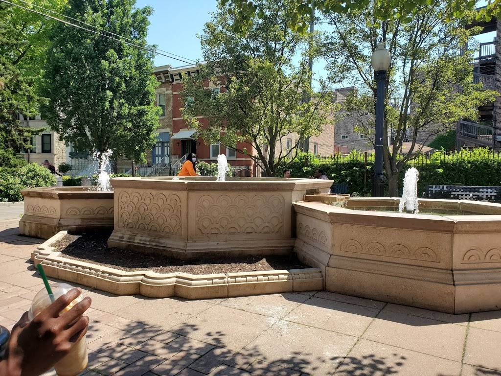 Starbucks | cafe | 1430 W Taylor St, Chicago, IL 60607, USA | 3124927370 OR +1 312-492-7370