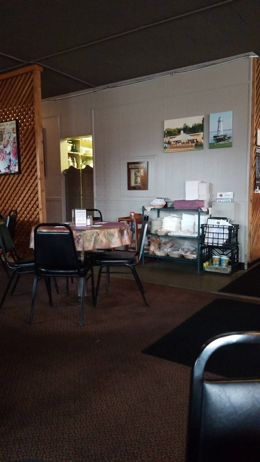 Lloyds Bar & Grill | restaurant | 8961 Macomb St, Grosse Ile Township, MI 48138, USA | 7346753117 OR +1 734-675-3117