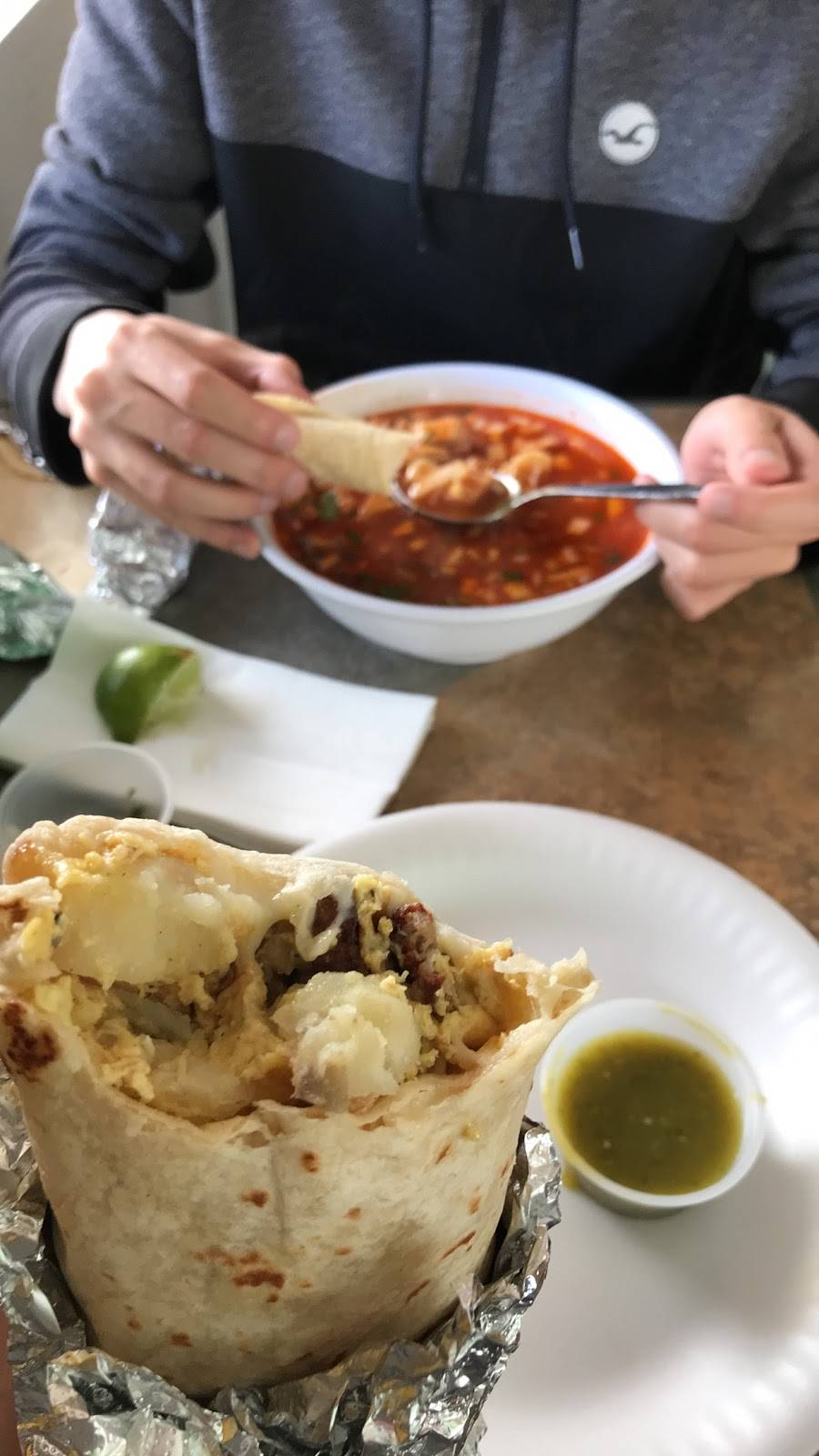 Antojitos El Tachu | restaurant | 18681 Valley Blvd, Bloomington, CA 92316, USA | 9092843612 OR +1 909-284-3612