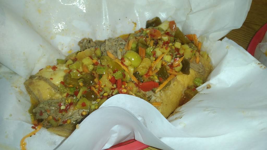 Marcos Beef & Pizza | restaurant | 6008 W Fullerton Ave, Chicago, IL 60639, USA | 7737451015 OR +1 773-745-1015