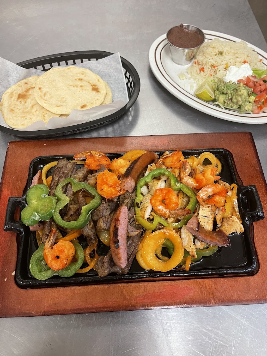 Cristo Rey Restaurant & Bakery Humble | restaurant | West 7031, FM 1960, Humble, TX 77338, USA | 2818834947 OR +1 281-883-4947