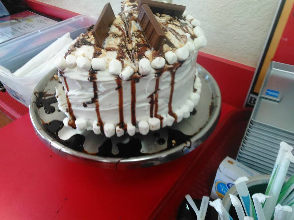 Darrells Diner | restaurant | 996 Bichara Blvd, Lady Lake, FL 32159, USA | 3527500700 OR +1 352-750-0700