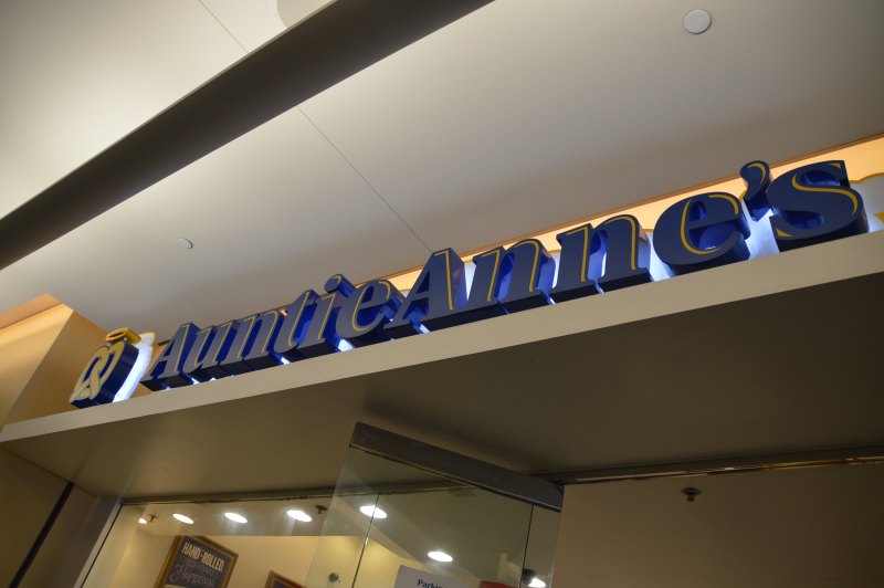 Auntie Annes | cafe | 6801 Hollywood Blvd Space 337, Hollywood, CA 90028, USA | 3234627122 OR +1 323-462-7122