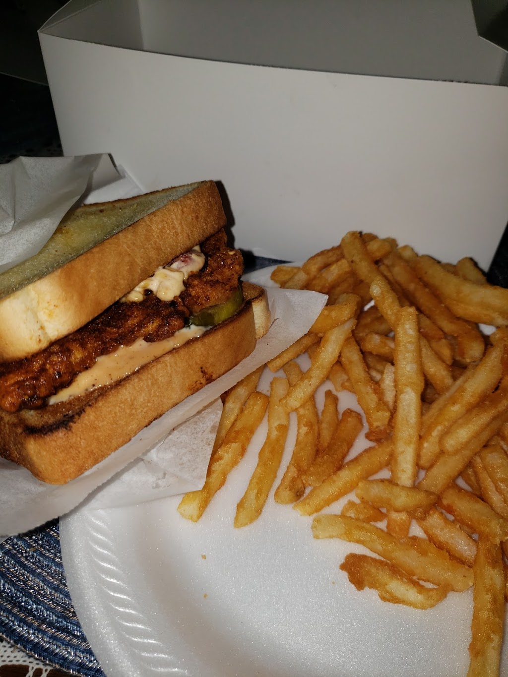 Sexy Sammies Chicken Sandwiches & Tenders | restaurant | 4318 9th St Rd, Greeley, CO 80634, USA | 9708883924 OR +1 970-888-3924