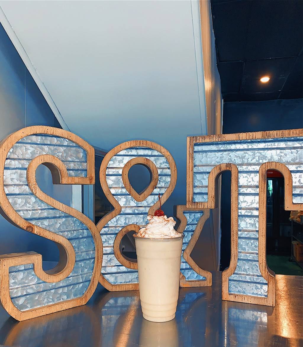 SURF & TURF | restaurant | 1910 Martin St, Pascagoula, MS 39581, USA | 2284715087 OR +1 228-471-5087