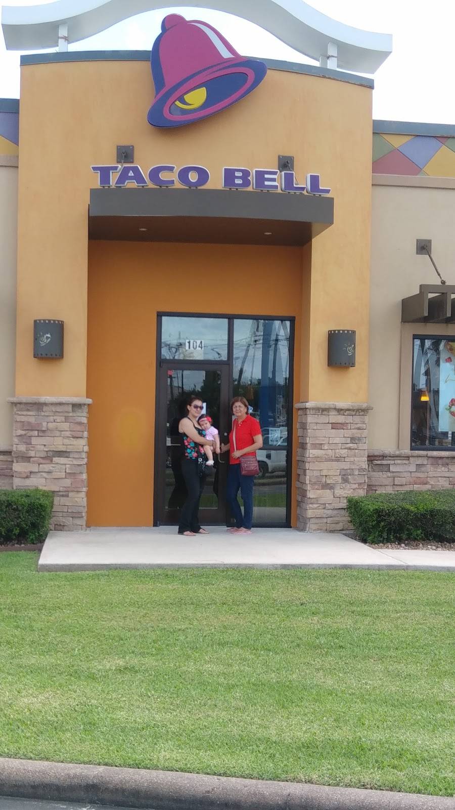 Taco Bell | meal takeaway | 104 FM 517 Rd E W, Dickinson, TX 77539, USA | 2813375189 OR +1 281-337-5189