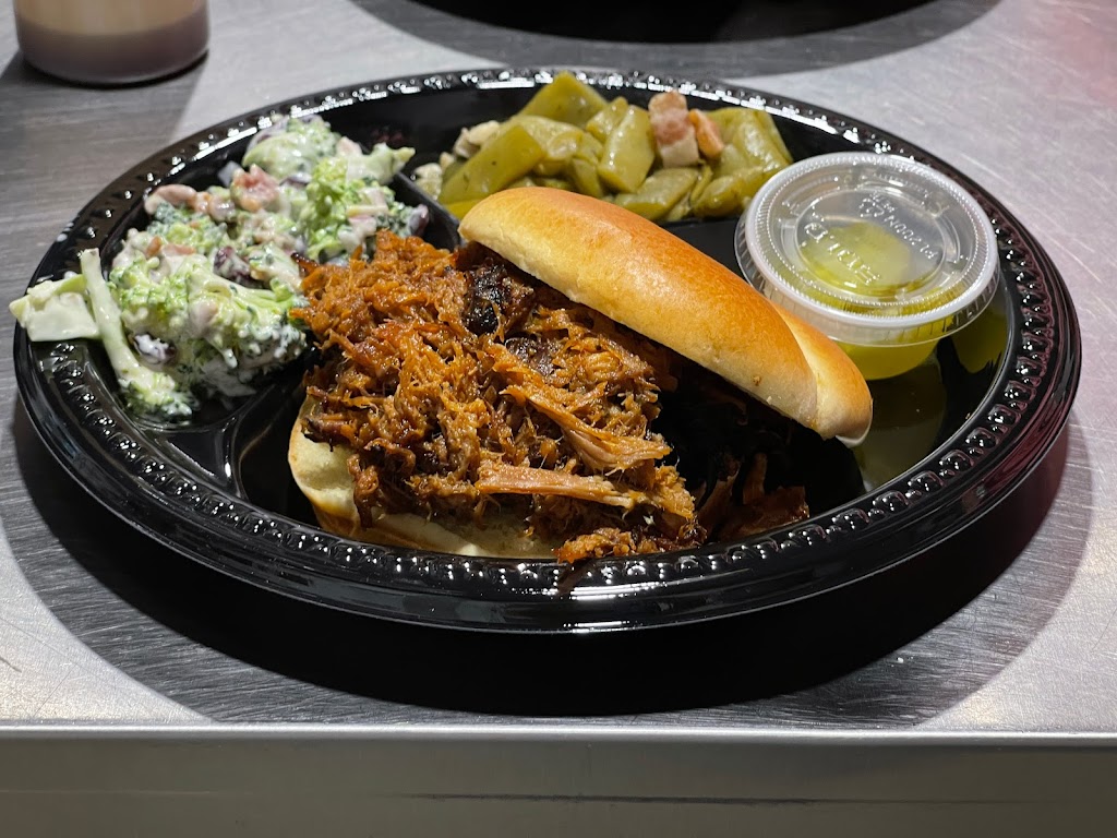 Miss Julie’s Market | restaurant | 930 Hall St, Wiggins, MS 39577, USA | 6013851701 OR +1 601-385-1701