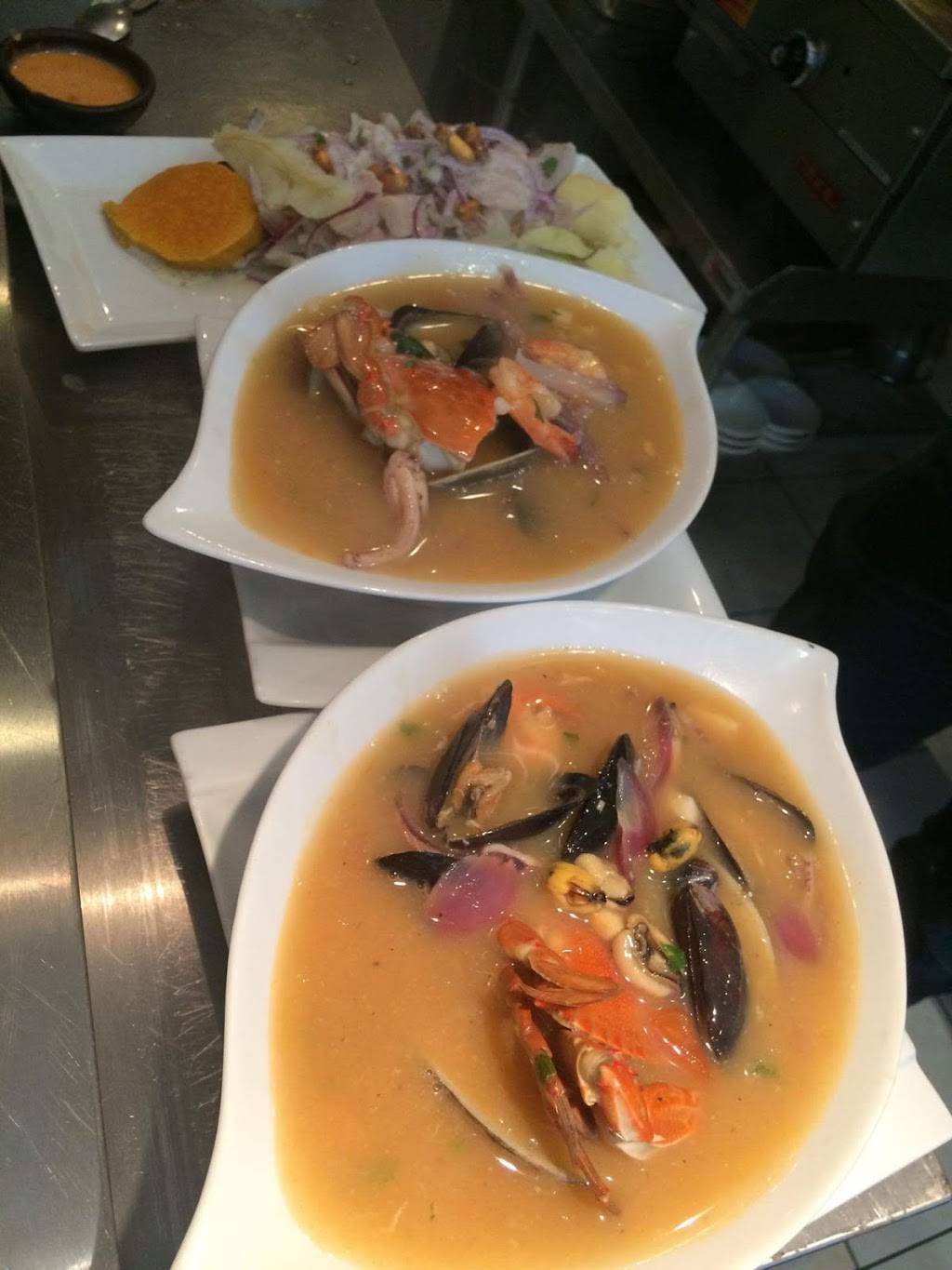 Restaurant De-ceos | restaurant | 7551 Rue St-Hubert, Montréal, QC H2R 2N7, Canada | 5145083639 OR +1 514-508-3639