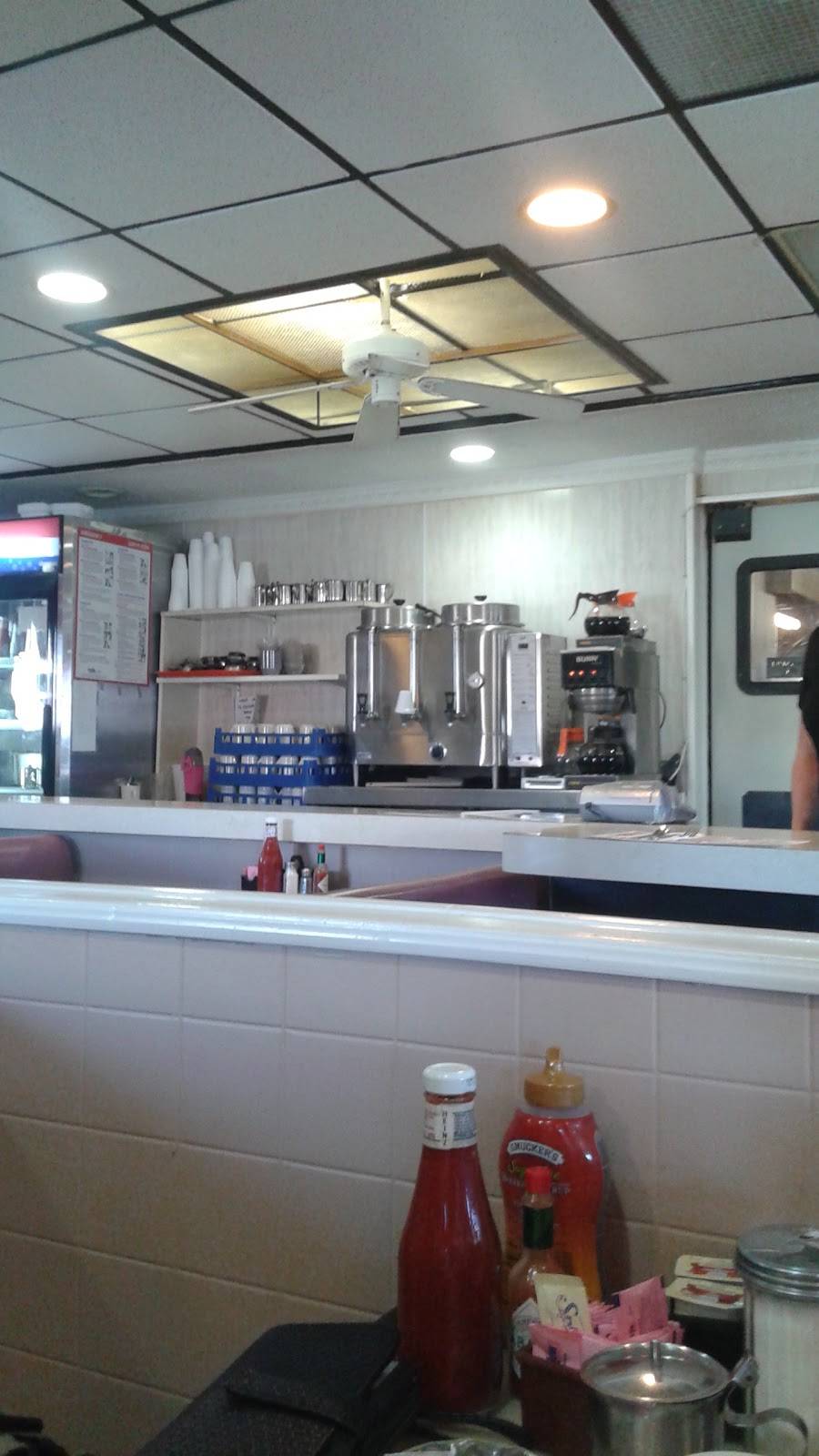 Bandwagon Diner | restaurant | 2500 Rte 37 E, Toms River, NJ 08753, USA | 7322706400 OR +1 732-270-6400