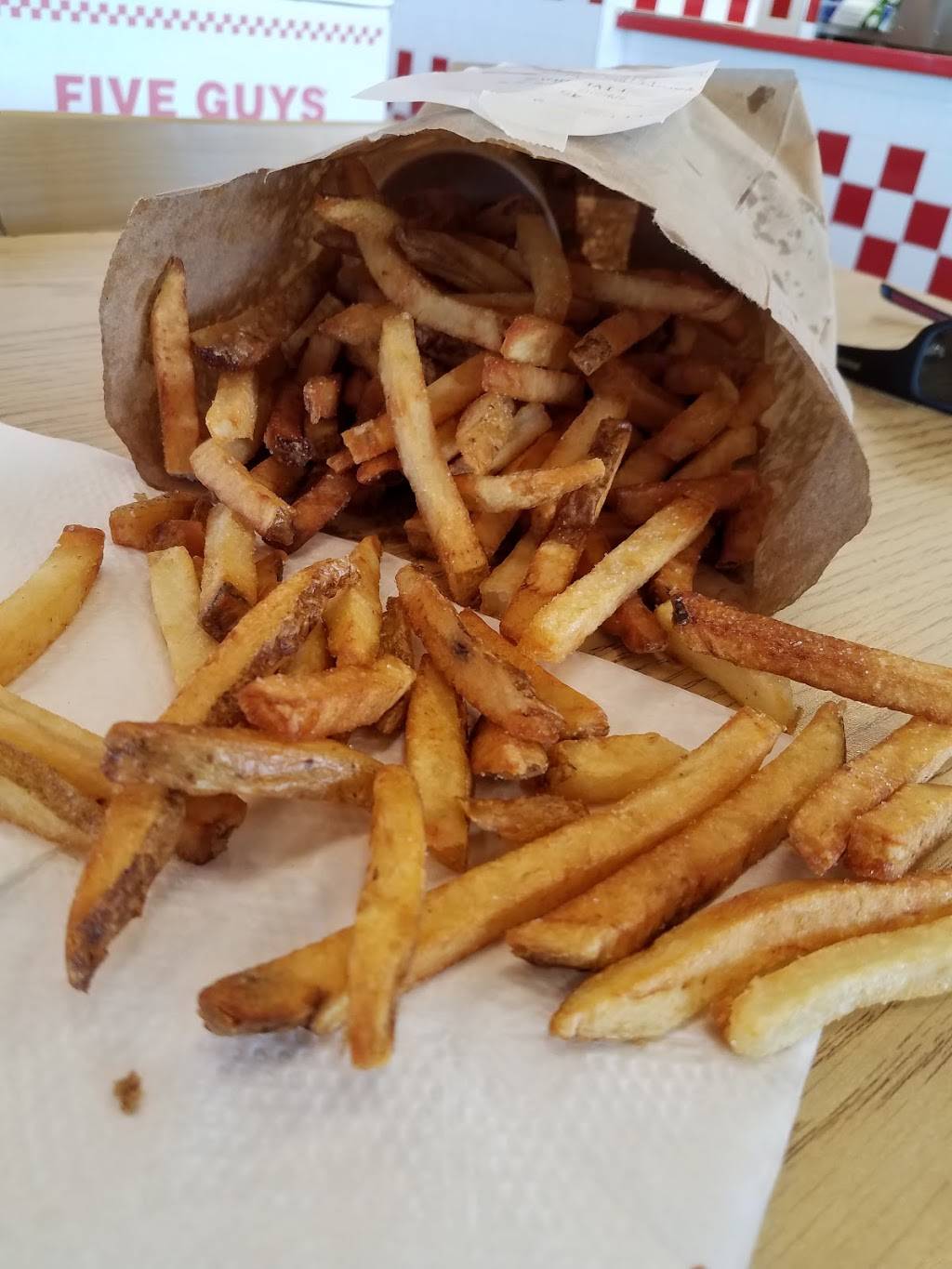 Five Guys | meal takeaway | 1015 E Atlantic St, South Hill, VA 23970, USA | 4345843483 OR +1 434-584-3483