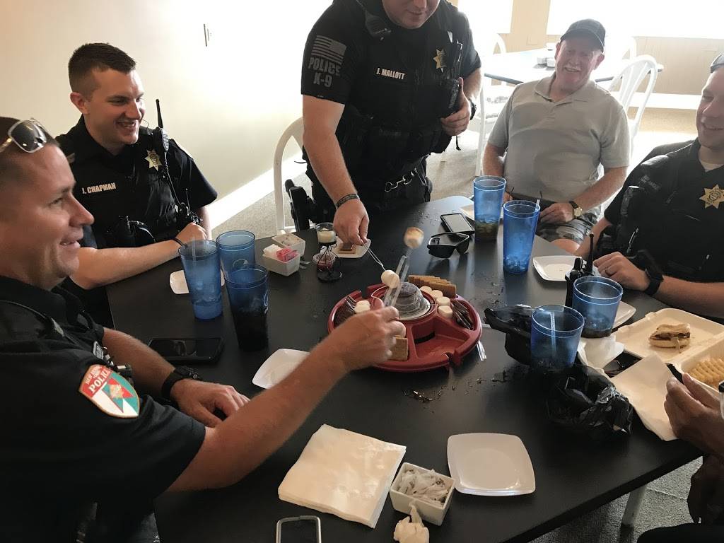 Buck’s Riverside Grill | restaurant | 100 Front St, New Richmond, OH 45157, USA | 5137188429 OR +1 513-718-8429