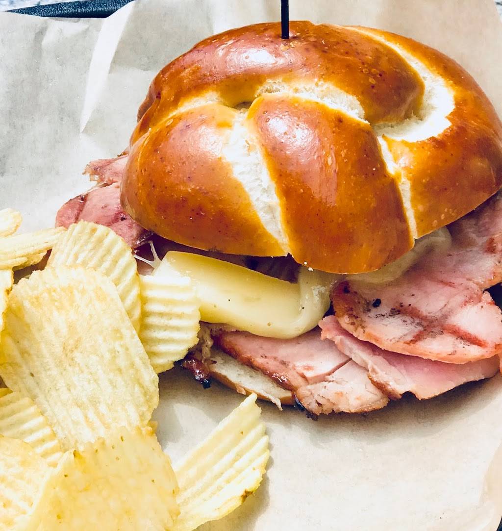 Village Bar and Grill | restaurant | 1001 Heavenly Village Way #50, South Lake Tahoe, CA 96150, USA | 5305238024 OR +1 530-523-8024