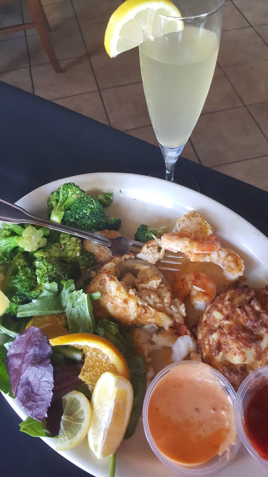 Backfins Grille | restaurant | 7514 Ritchie Hwy, Glen Burnie, MD 21061, USA | 4439604664 OR +1 443-960-4664