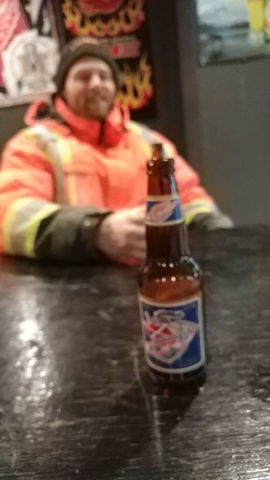 Seminole Bar & Grill | restaurant | 3933 Seminole St, Windsor, ON N8Y 1Z1, Canada | 5199440000 OR +1 519-944-0000