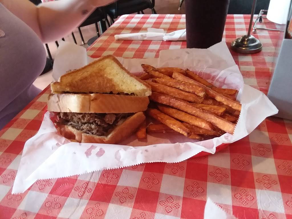 Ziggys BBQ Smokehouse & Ice Cream Parlor | restaurant | 135 S Main St, Oregon, WI 53575, USA | 6082910915 OR +1 608-291-0915