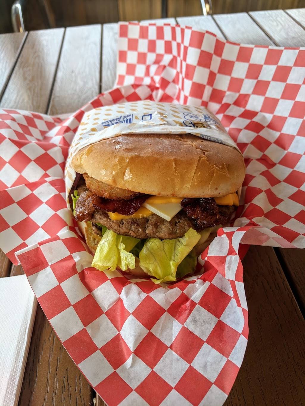 Fosters Freeze | restaurant | 28 Grant Line Rd, Tracy, CA 95376, USA | 2098353299 OR +1 209-835-3299