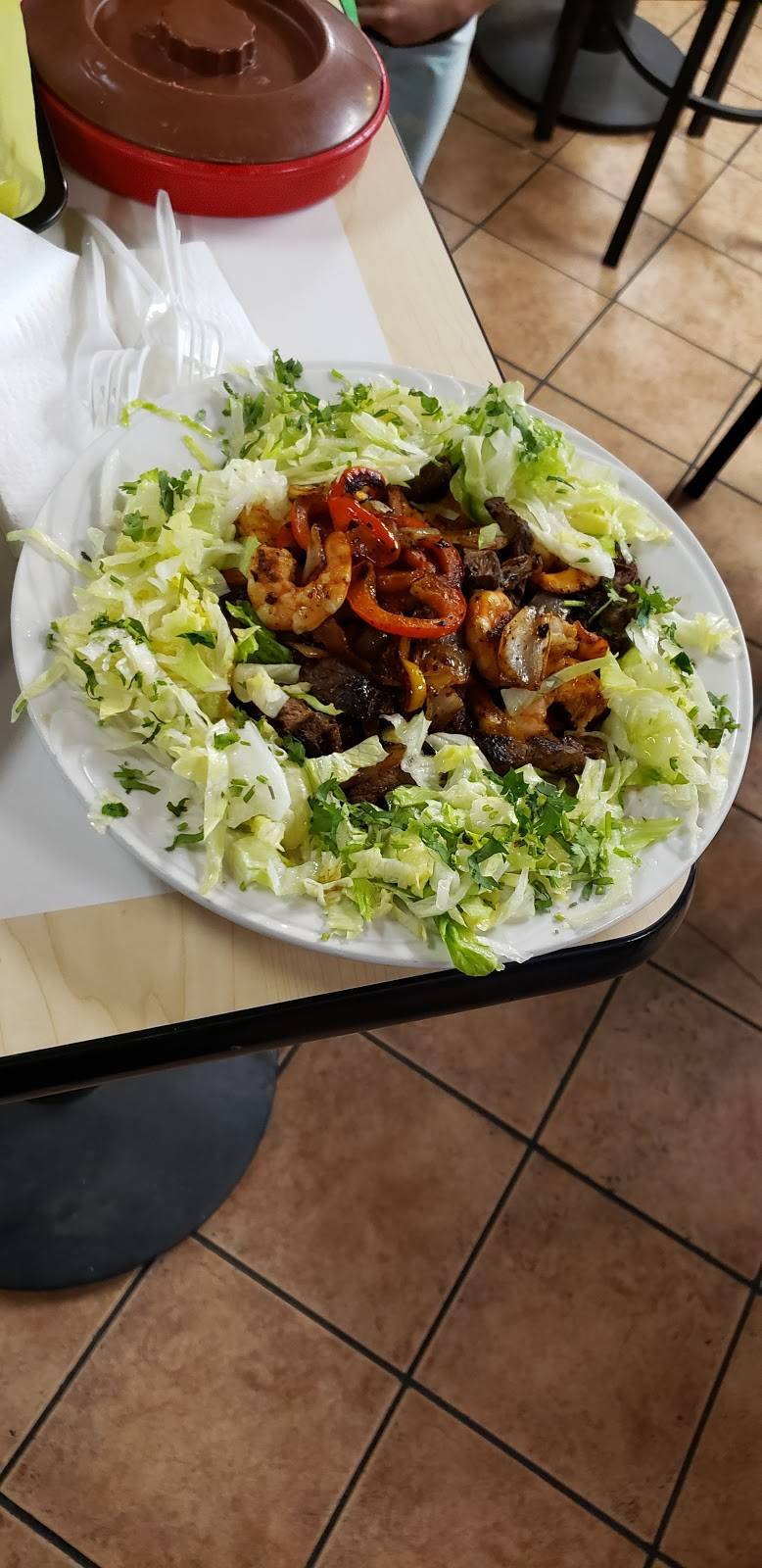 Chapos Tacos De Tijuana | restaurant | 2945 Niles St, Bakersfield, CA 93306, USA | 6614930850 OR +1 661-493-0850