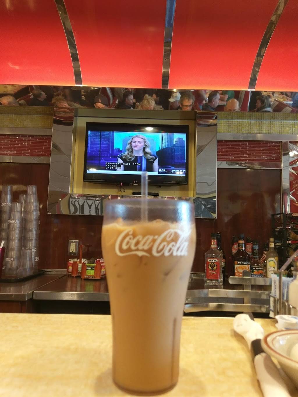 Mary Anns Diner | restaurant | 4 Cobbetts Pond Rd, Windham, NH 03087, USA | 6039653066 OR +1 603-965-3066